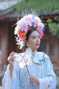 是年轻人自动拥抱